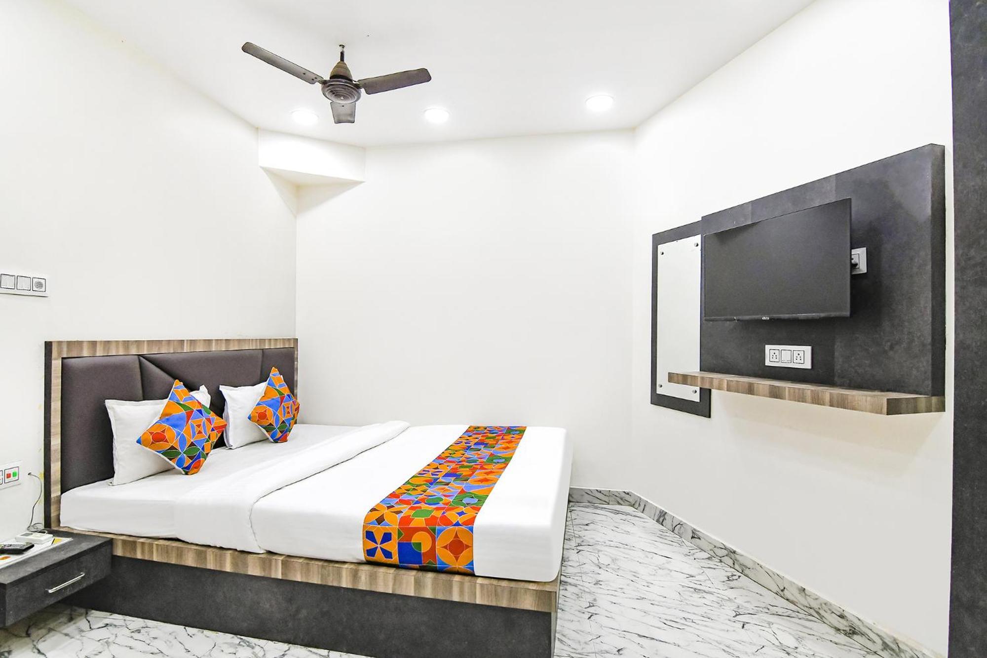 Fabexpress Sr Royale - Nr Sealdah Station Hotel Kolkata Exterior photo